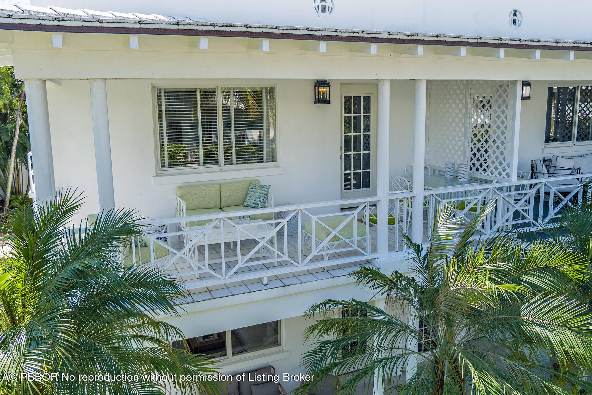 Wonderful opportunity on the Island in sought after charming 8 unit boutique building top 2nd floor 2BD 2BA 9'ceilings, 20' private balcony, awash in light on 3 sides with treetop ...