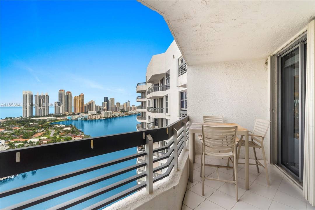 NOW PRICED TO SELL ! ENTER THIS EXCEPTIONAL LOWER PENTHOUSE W UNOBSTRUCTED SKY HIGH VIEWS OF THE OCEAN, INTRACOASTAL, AND CITY.