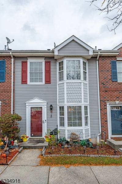 Beautiful Community Hills condo !