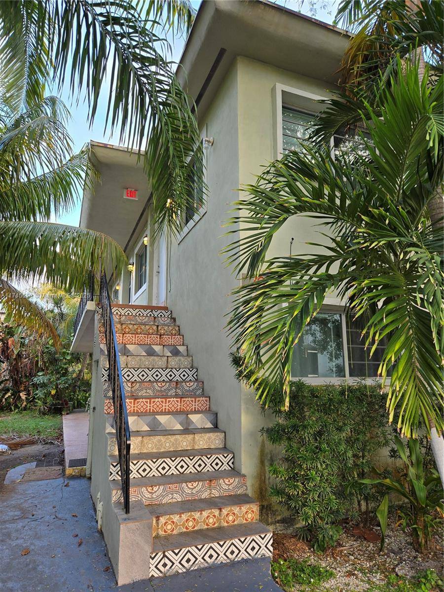 Exceptional 4Plex stripped to only walls with all systems done new 2008 2009, PVC plumbing, central AC, Impact windows amp ; Laundry in all units, Rare 3bed 2bath mix, Gr8 ...