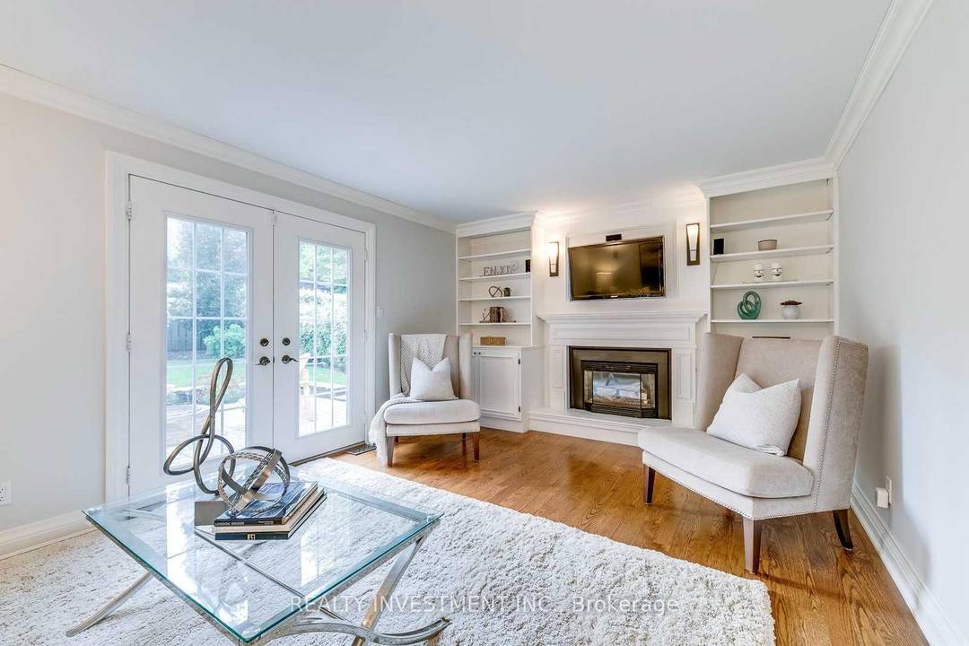 Beautifully Finished One Bedroom Available on Main Floor.