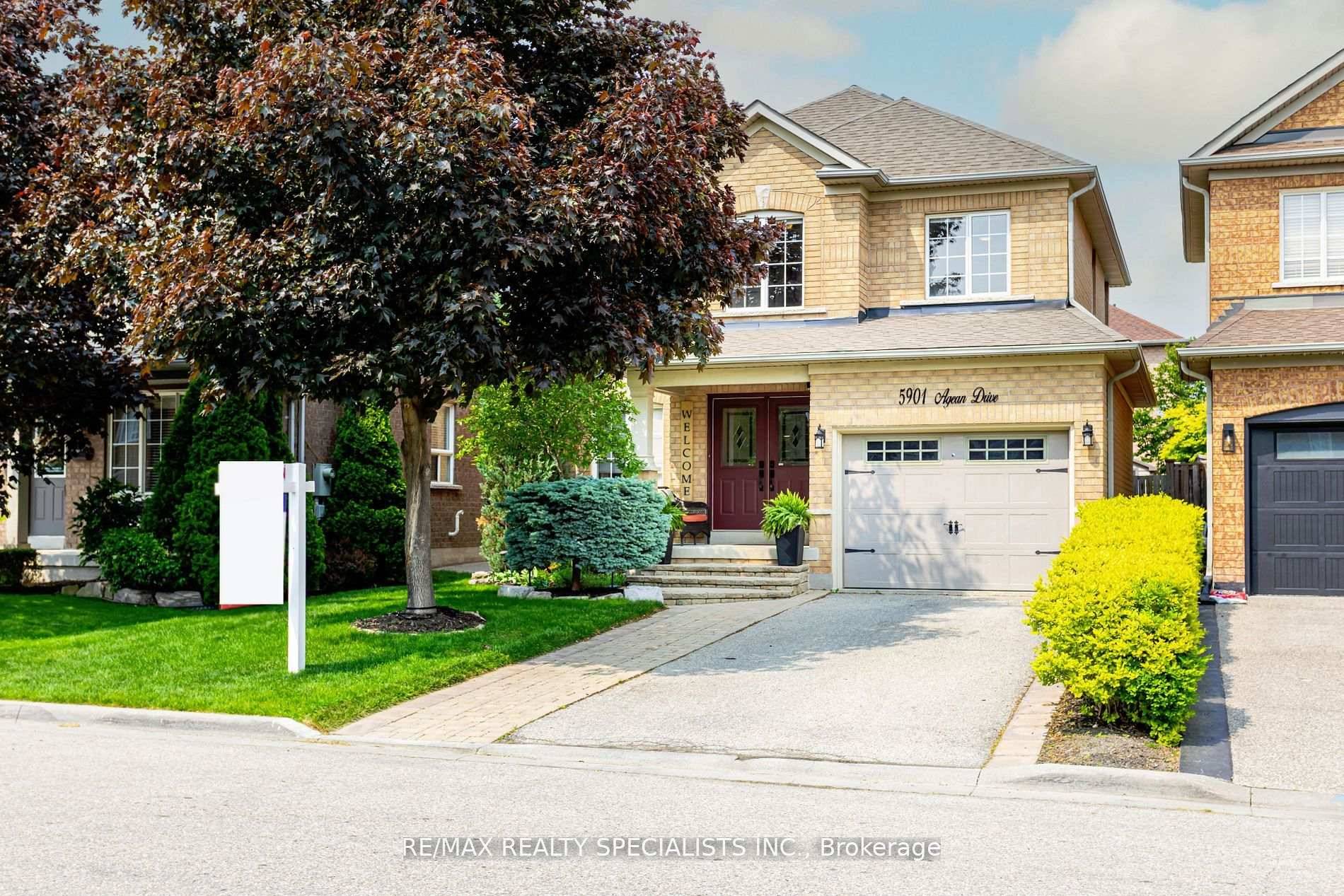 Beautifully Maintained Detached Home In Sought After Churchill Meadows !