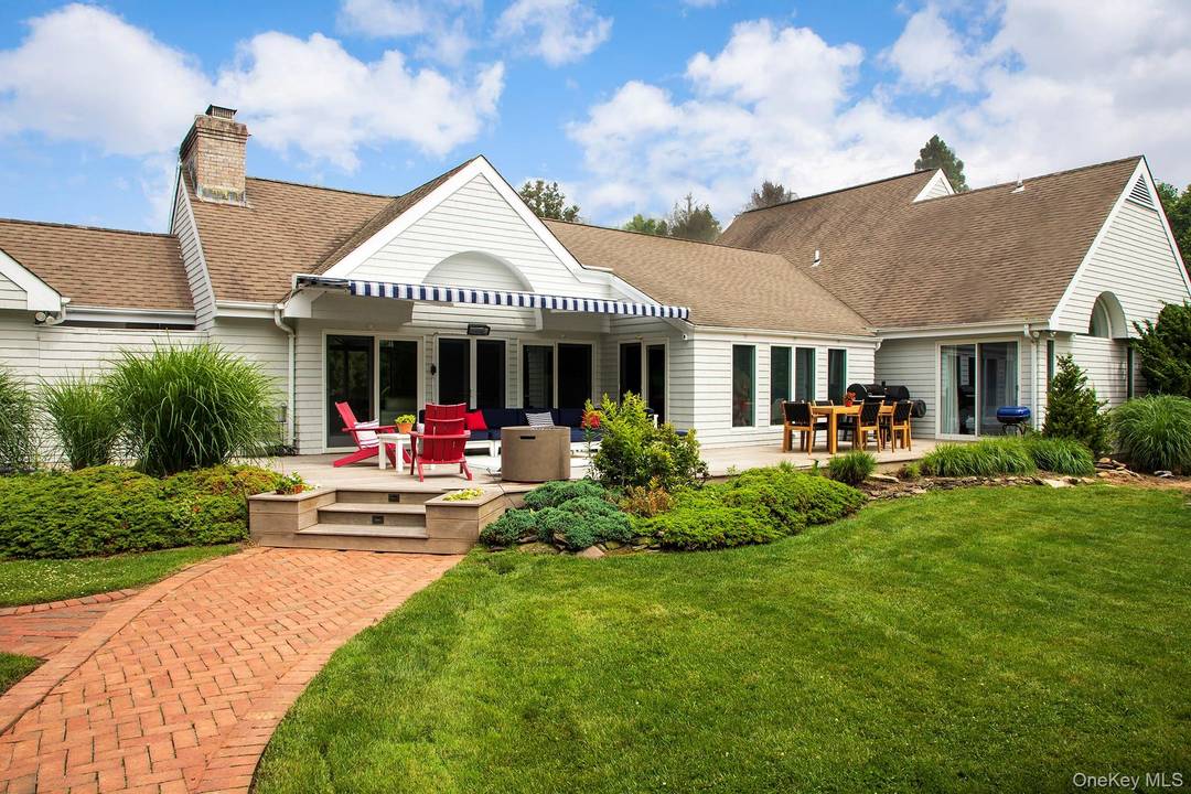 Summer time in the Hamptons Pool amp ; Tennis Pet friendly Looking for the perfect Summer stay ?