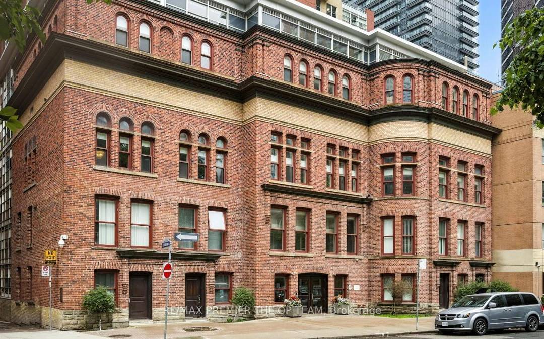 Luxury Boutique Living In 'Eleven Residence' On Bay.