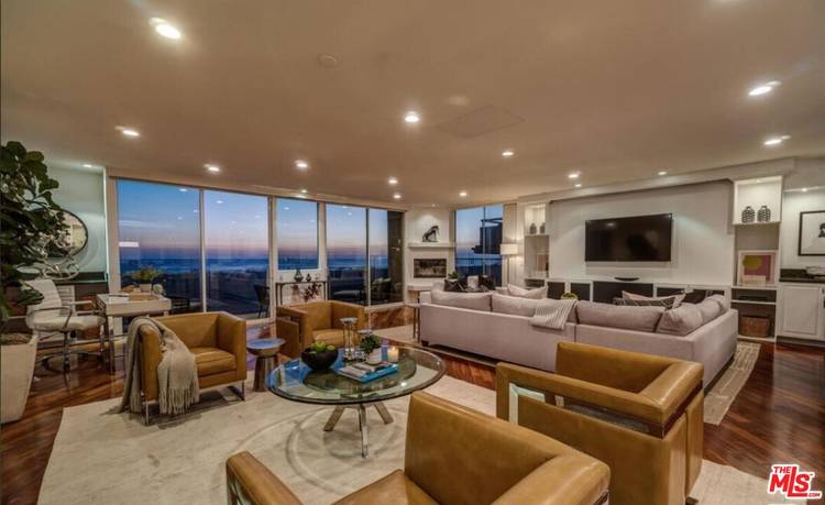 3711 Ocean Front Walk 2BR Marina Del Rey La
