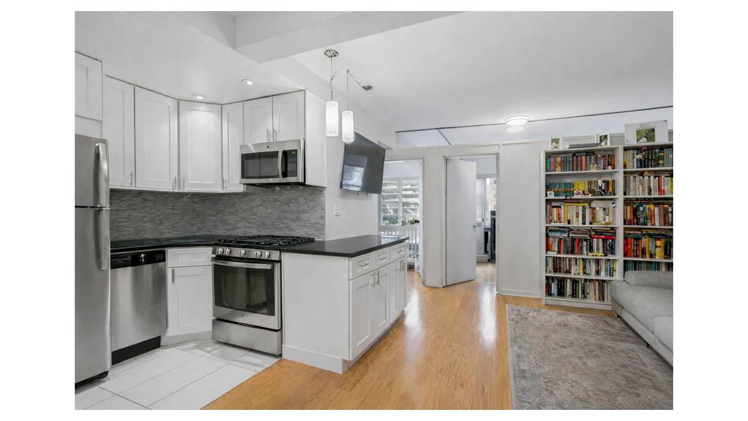 Apartment 16F at 333 East 46th Street is a thoughtfully converted 2 bedroom, 1 bathroom home offering an efficient layout, ample closet space, and a rare combination of light, flexibility, ...