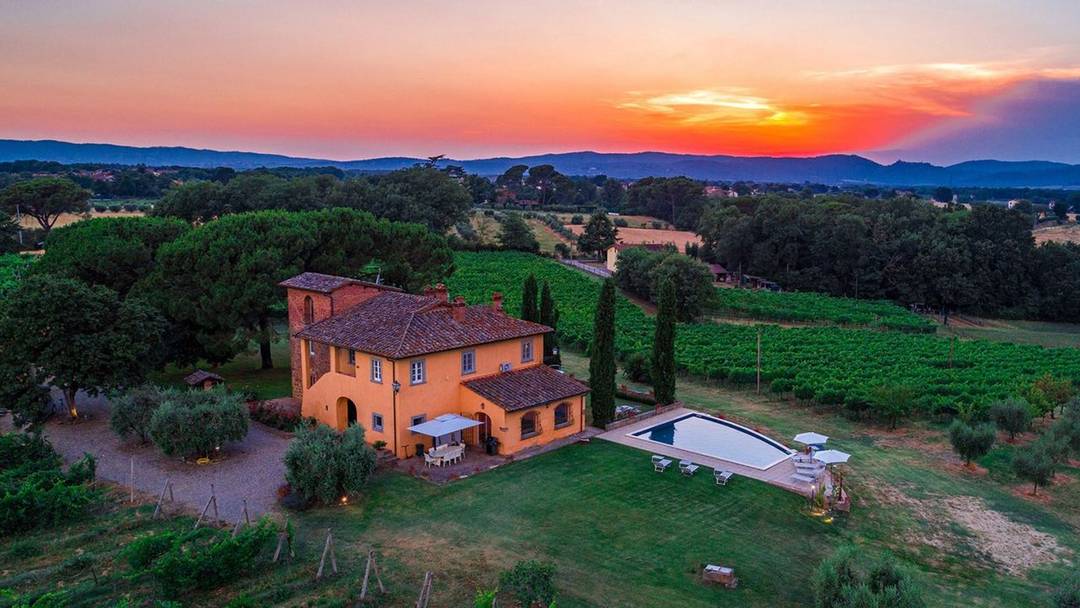 Luxury country house with ancient tower, vineyard, olive grove and pool for sale in a panoramic position in Monte San Savino, Arezzo, Tuscany.
