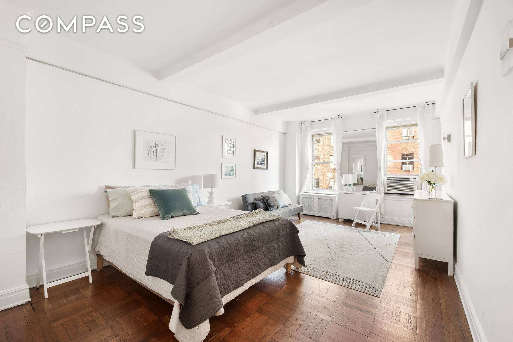 Residence 810 is a beautiful, spacious studio apartment awaiting you at the elegant prewar 24 Fifth Avenue in prime Greenwich Village.