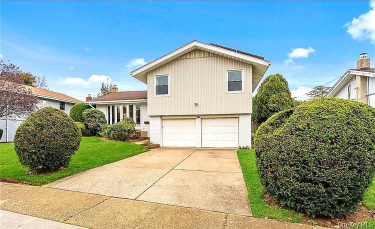 East Birch wood Split level home in Jericho Syosset Schools.