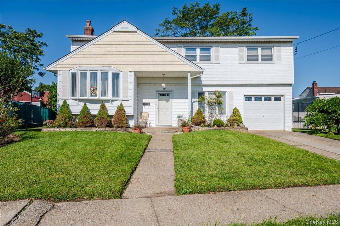 Charming 4 Bedroom spacious Splanch in Inwood Country Club Quiet Cul de Sac Living Welcome to this beautifully maintained 4 bedroom, 1.