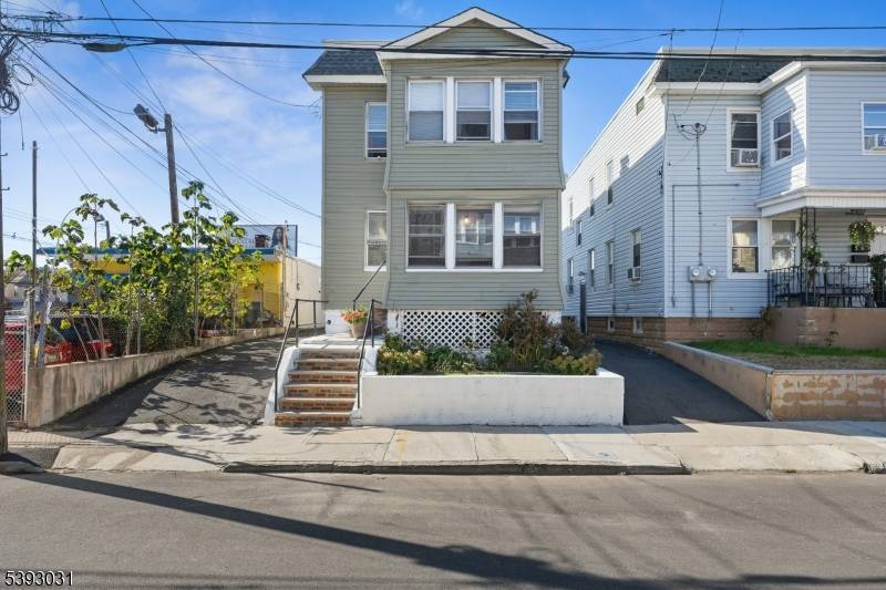 Welcome to 46 Norwood Avenue !