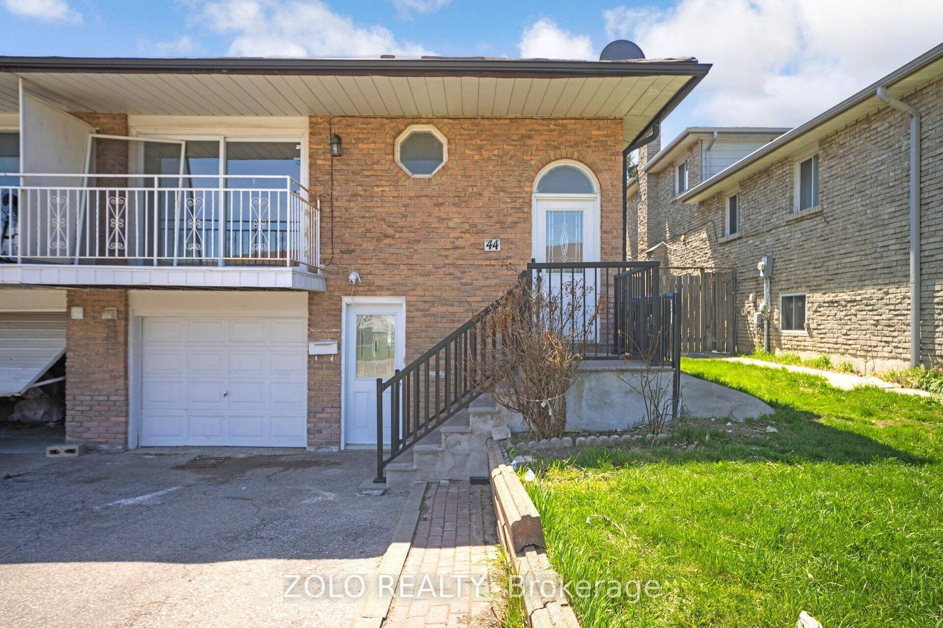 Welcome to this absolutely stunning and fully upgraded 5 level backsplit located in a desirable Brampton neighbourhood.