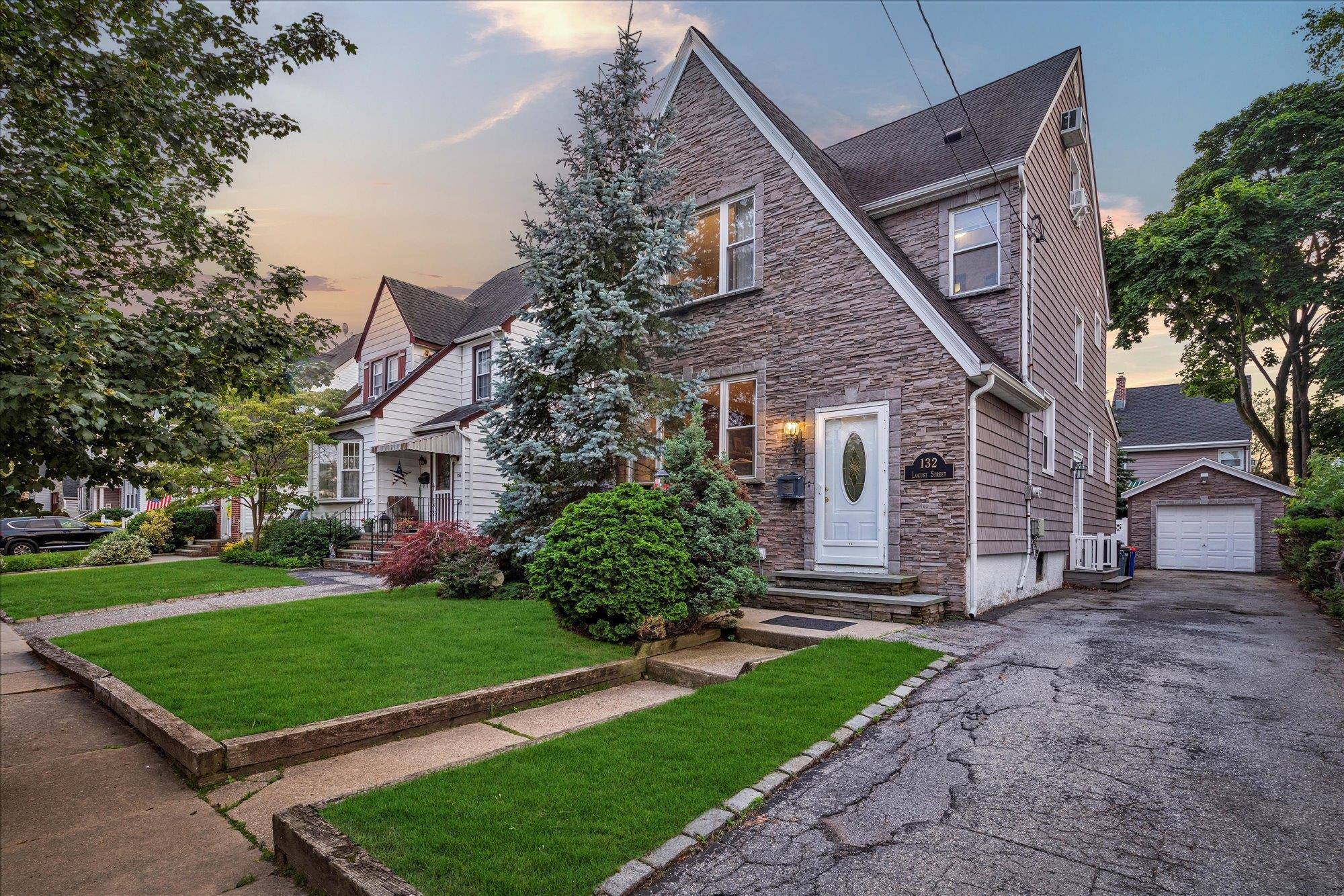 Welcome to 132 Locust Street !