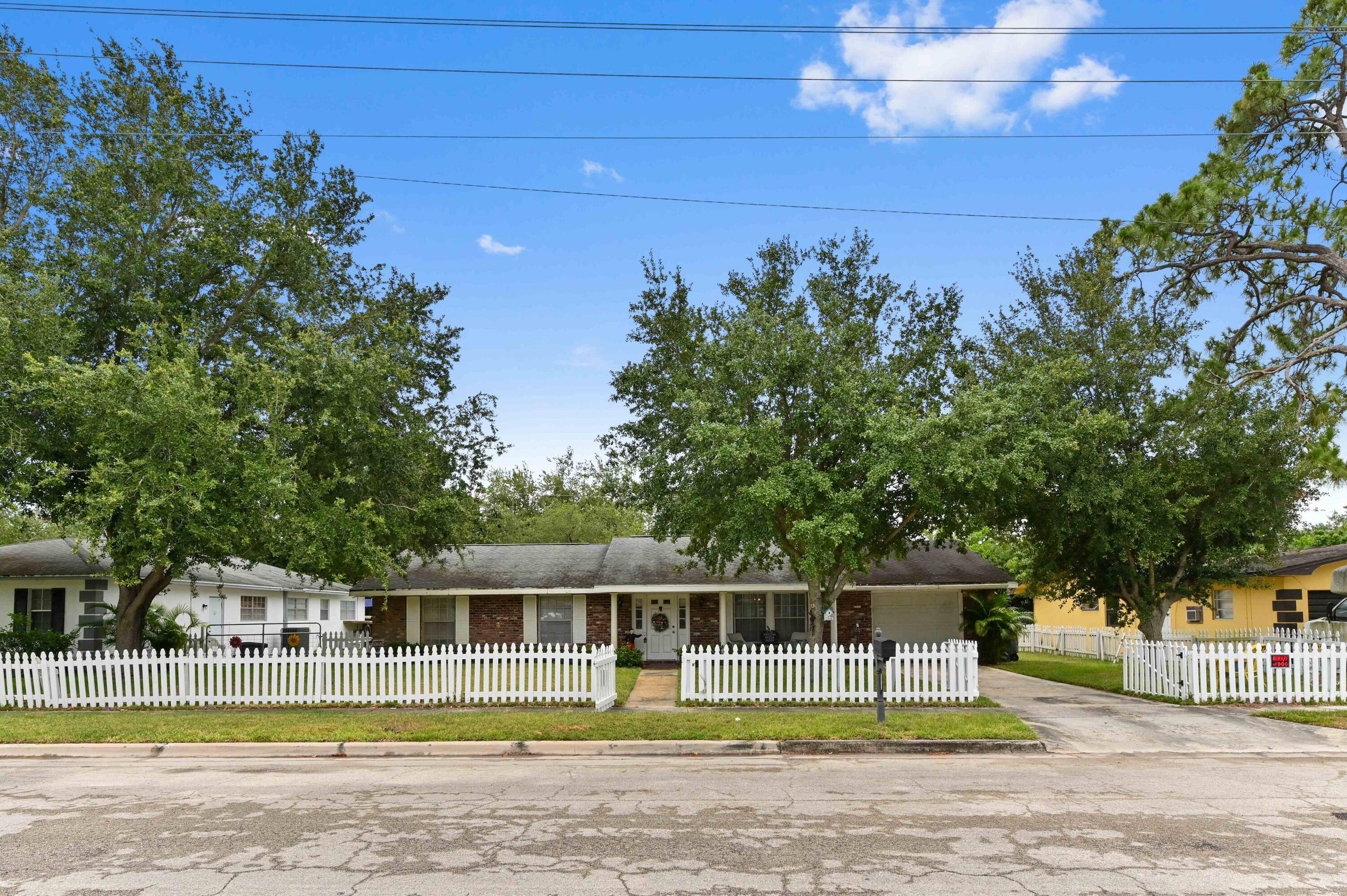 Welcome to this well maintained 1 story home in the desirable College Park Estates, offering 1, 500 sqft of comfortable living space with no HOA restrictions.