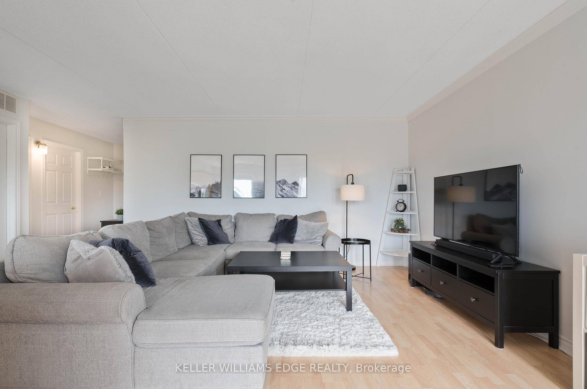 This bright and spacious 1 bed den condo is in a prime Burlington location.