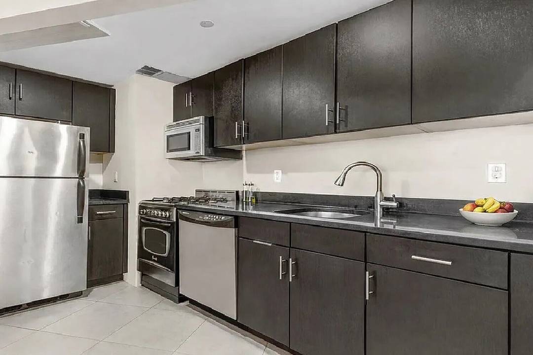 This beautifully appointed two bedroom, one bath residence at the sought after Art House Condominiums offers both comfort and thoughtful design in the heart of East Harlem.