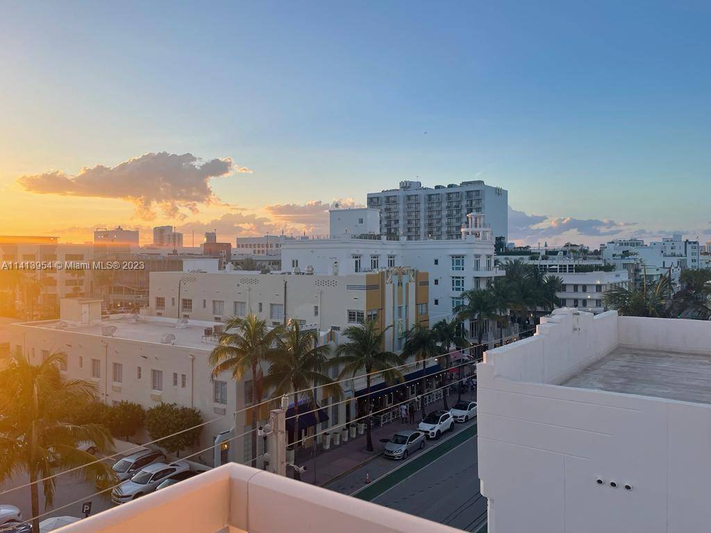 Large 1 bedroom 1 bathroom with a spectacular sunset view to Ocean drive.