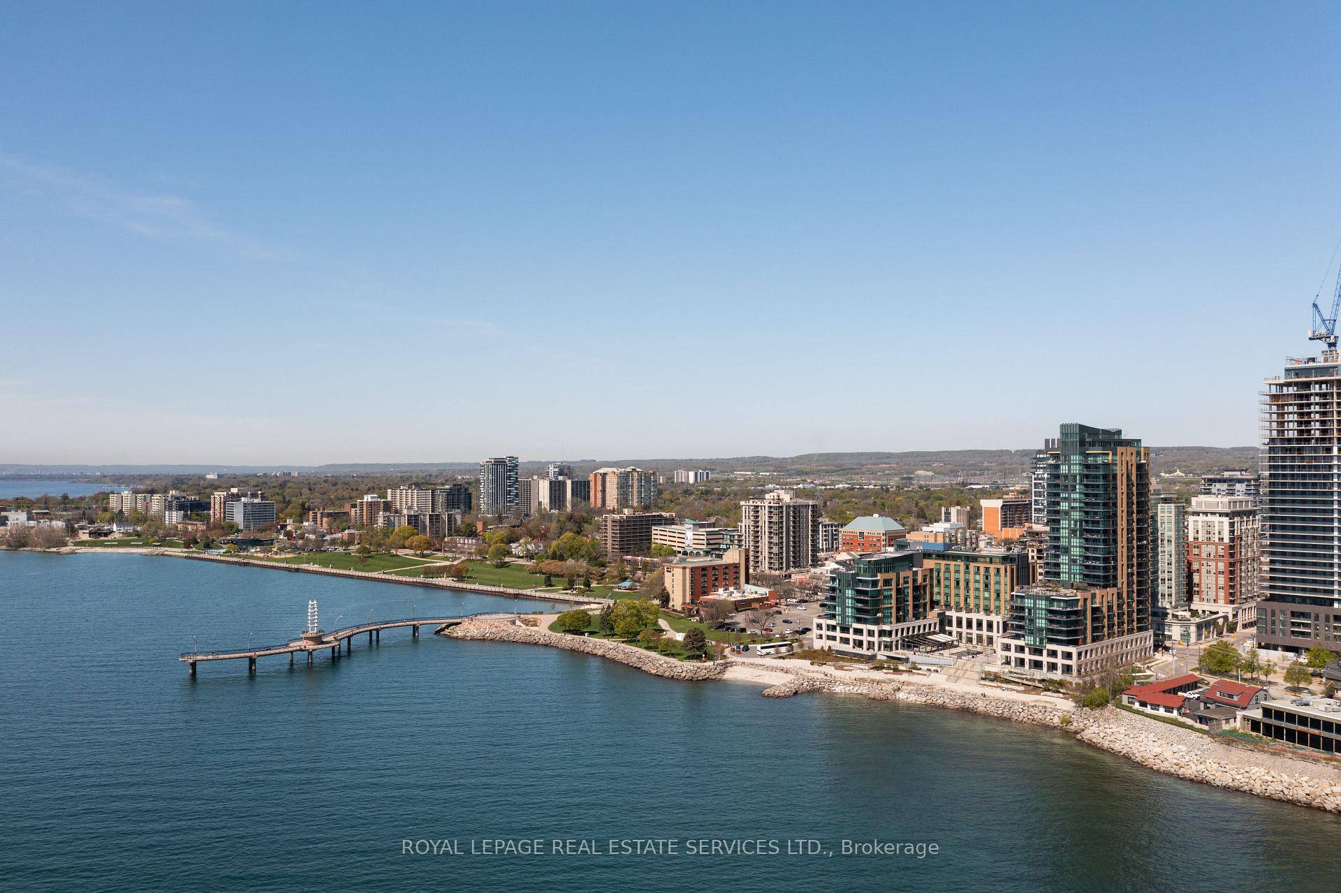 Experience exceptional luxury at the Bridgewater Residences on Lake Ontario, located in the heart of vibrant downtown Burlington.