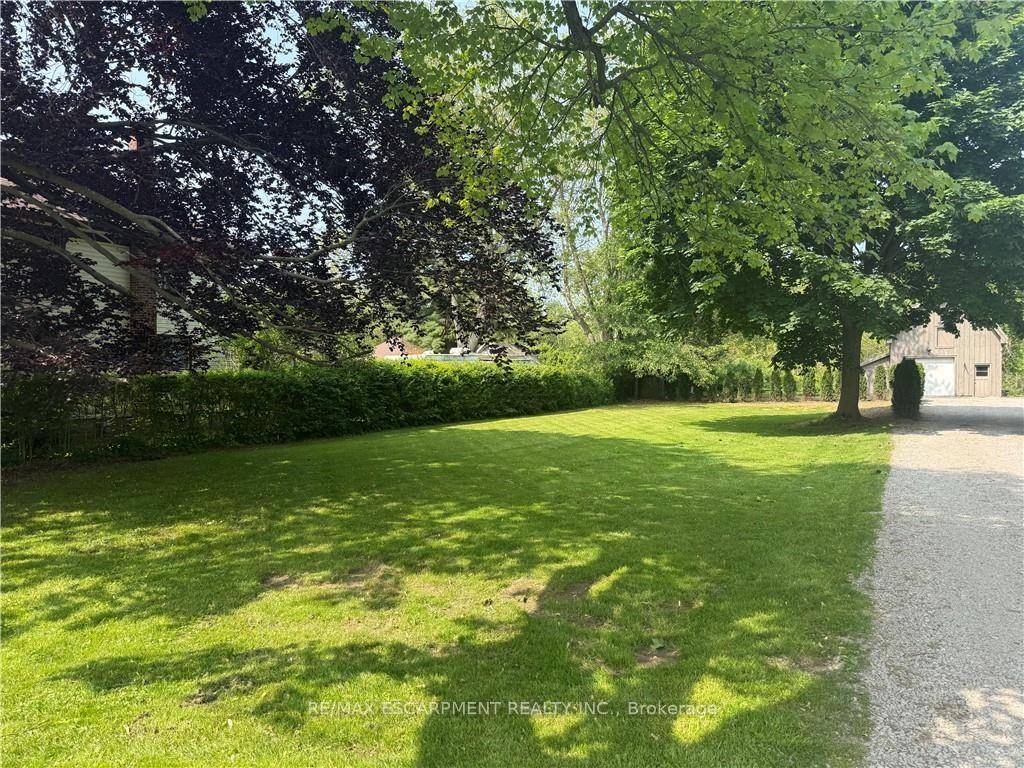 Beautiful building lot in the village of Fenwick, centrally located in the Niagara Region.