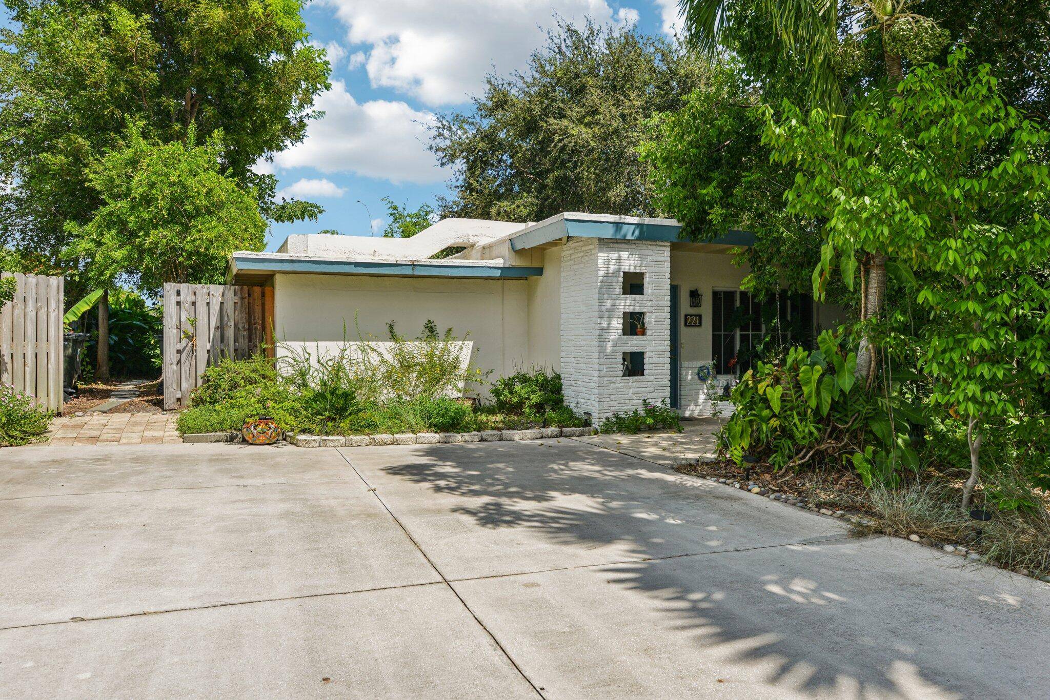 Your Private Oasis in the Heart of Delray !