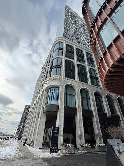 Welcome To The Well Residences Offering A Spacious 2 Bedroom, 2 Bathroom, Corner Suite With Unobstructed Views Of The CN Tower And The City Skyline.