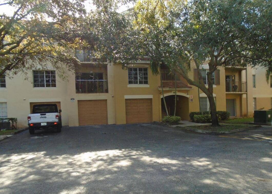 Excellent 3 2 condo. Great flooring.