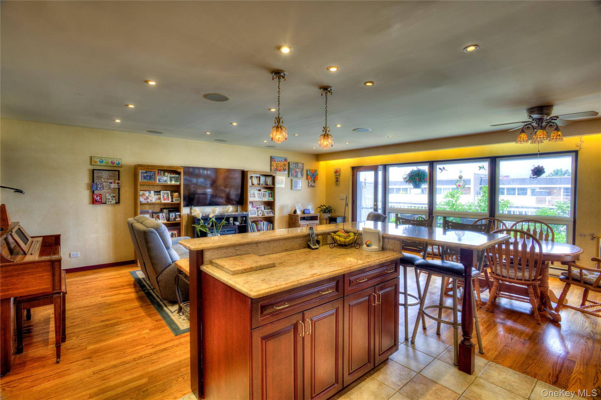 An exceptional year round residence or sophisticated weekend retreat, this pet friendly, gated Lido Beach community offers the perfect blend of luxury, convenience amp ; relaxation.