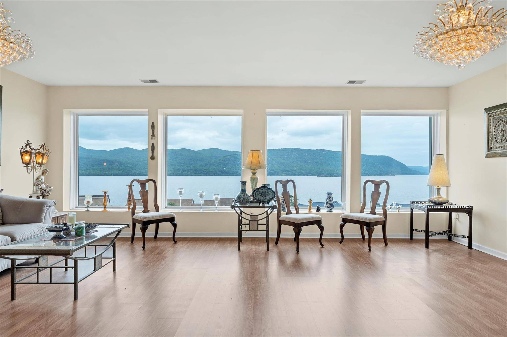 SPECTACULAR DIRECT VIEWS OF HUDSON RIVER amp ; MT.