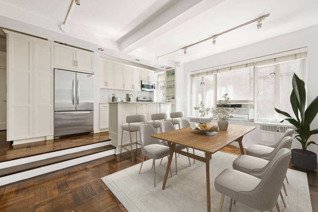 Welcome to Residence 2E, a spacious one bath apartment located in one of Murray Hill's most iconic Art Deco buildings, Goodhue House.