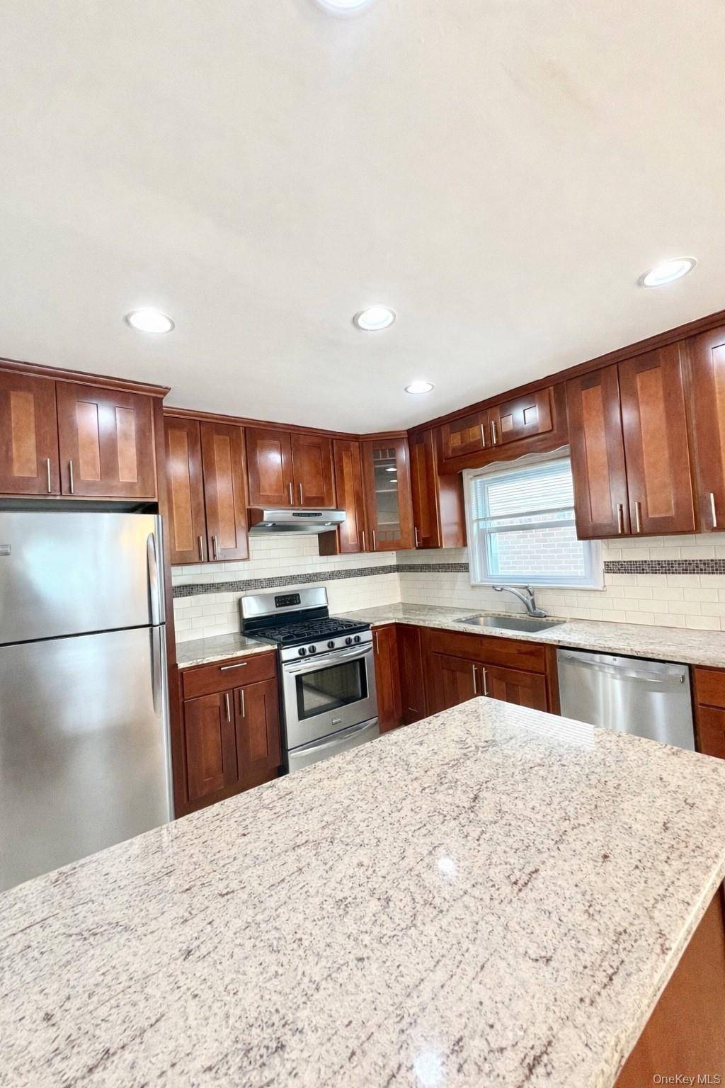 Discover this beautiful 2 bedroom, 1 bathroom apartment in Whitestone.