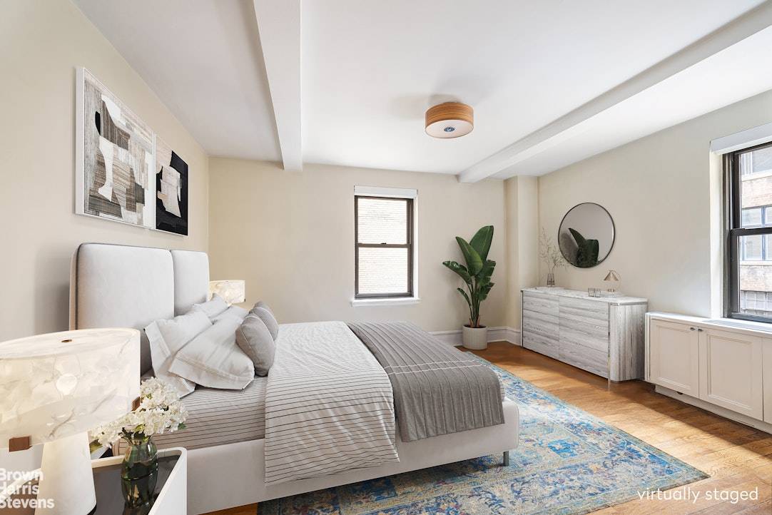 Showings BY APPT ONLY ! Step inside this beautifully renovated south facing junior 4 bedroom with convertible 2nd bedroom option located in the highly sought after Southgate community.