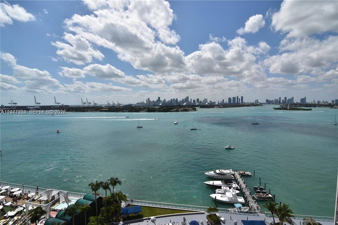 Rarely avaiable direct bayfront residence offering amenities of a world class 5 Star resort and effortless condo living in the heart of South Beach.