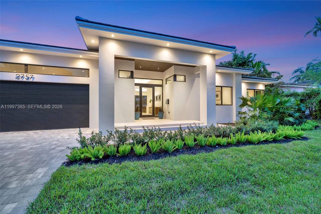 Brand new construction 4 suite residence designed for hosting amp ; entertaining with 4, 250 SF under roof by 3rd generation builder Tim Lang.