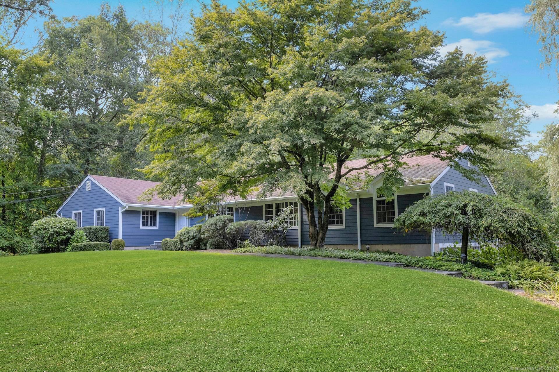 This lovely home boasts an amazing North Stamford location, set on a tranquil cul de sac among a beautiful enclave of homes.