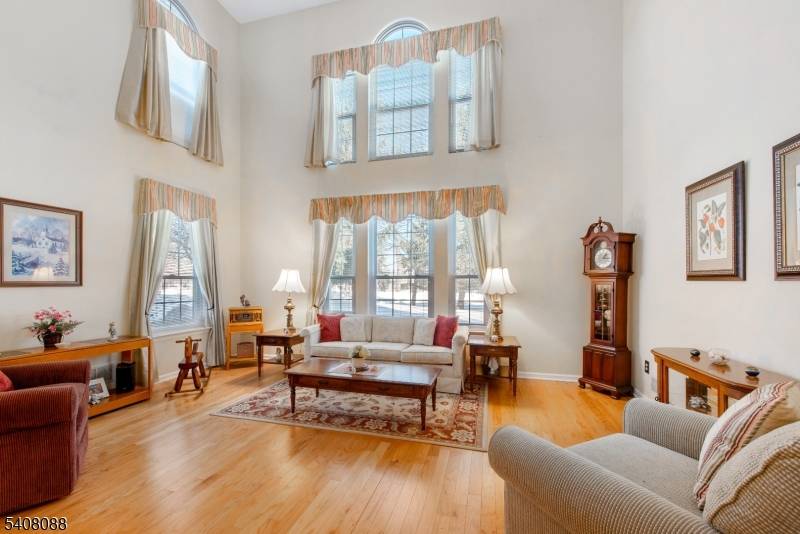 Welcome home to this lovely Colonial Newport 1 Villa, ideally situated on a desirable corner lot in the sought after Seasons Glen community.