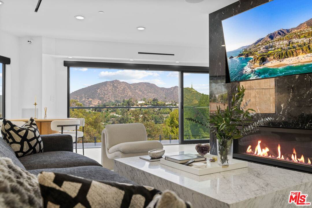 7141   Woodrow Wilson Dr 3BR Hollywood Hills East La