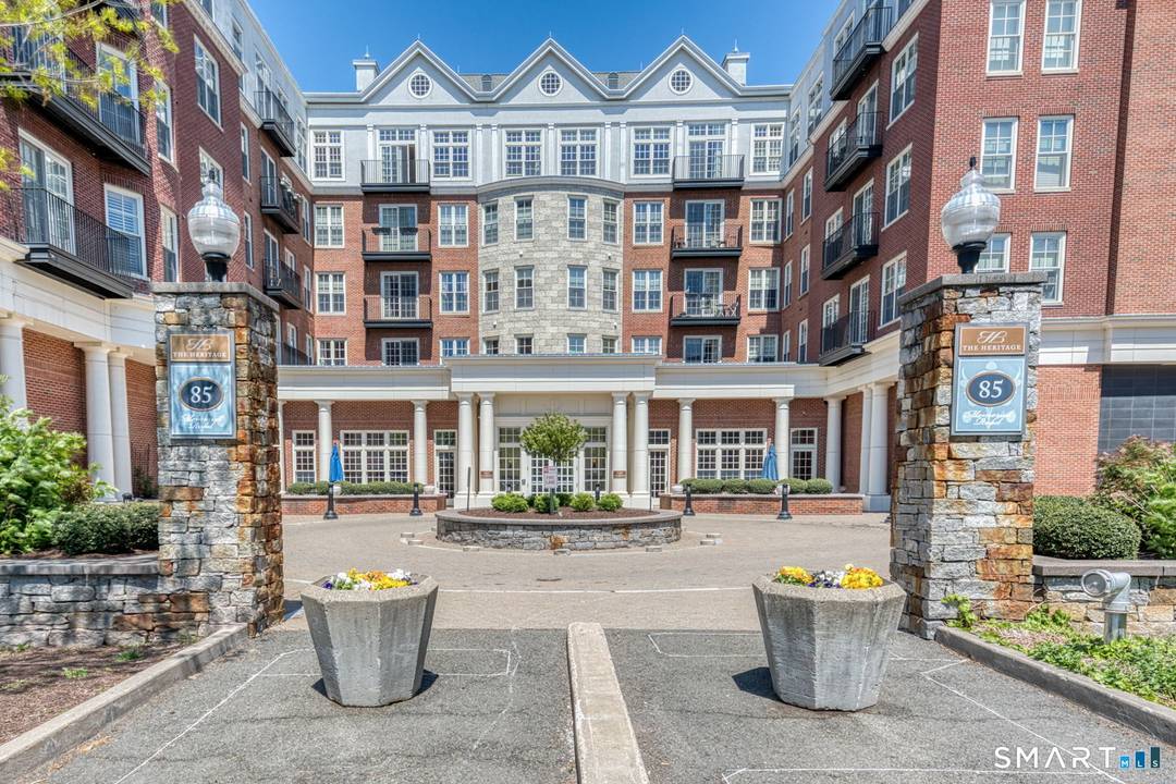 Set within one of West Hartford's most desirable locations, The Heritage offers an elevated lifestyle just steps from the heart of Blue Back Square.