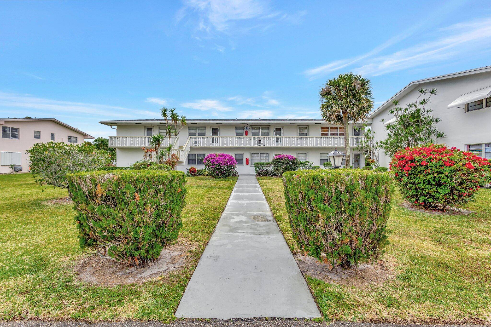 DISCOVER COMFORT AND COVENIENCE IN THE LIGHT AND BRIGHT MOVE IN READY ONE BED ONE AND A HALFBATH FURNISHED END CORER CENTURY VILLAGE HOUSING FOR ACTIVE 55 NESTLED ON A ...