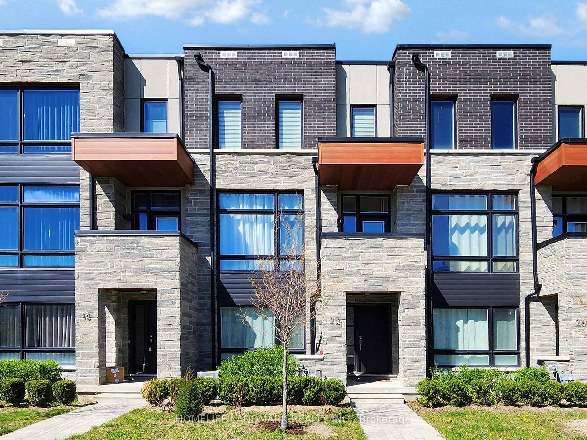 Luxurious Double Car Garage Townhouse Located In High Demand Area, Premium Park Lot !