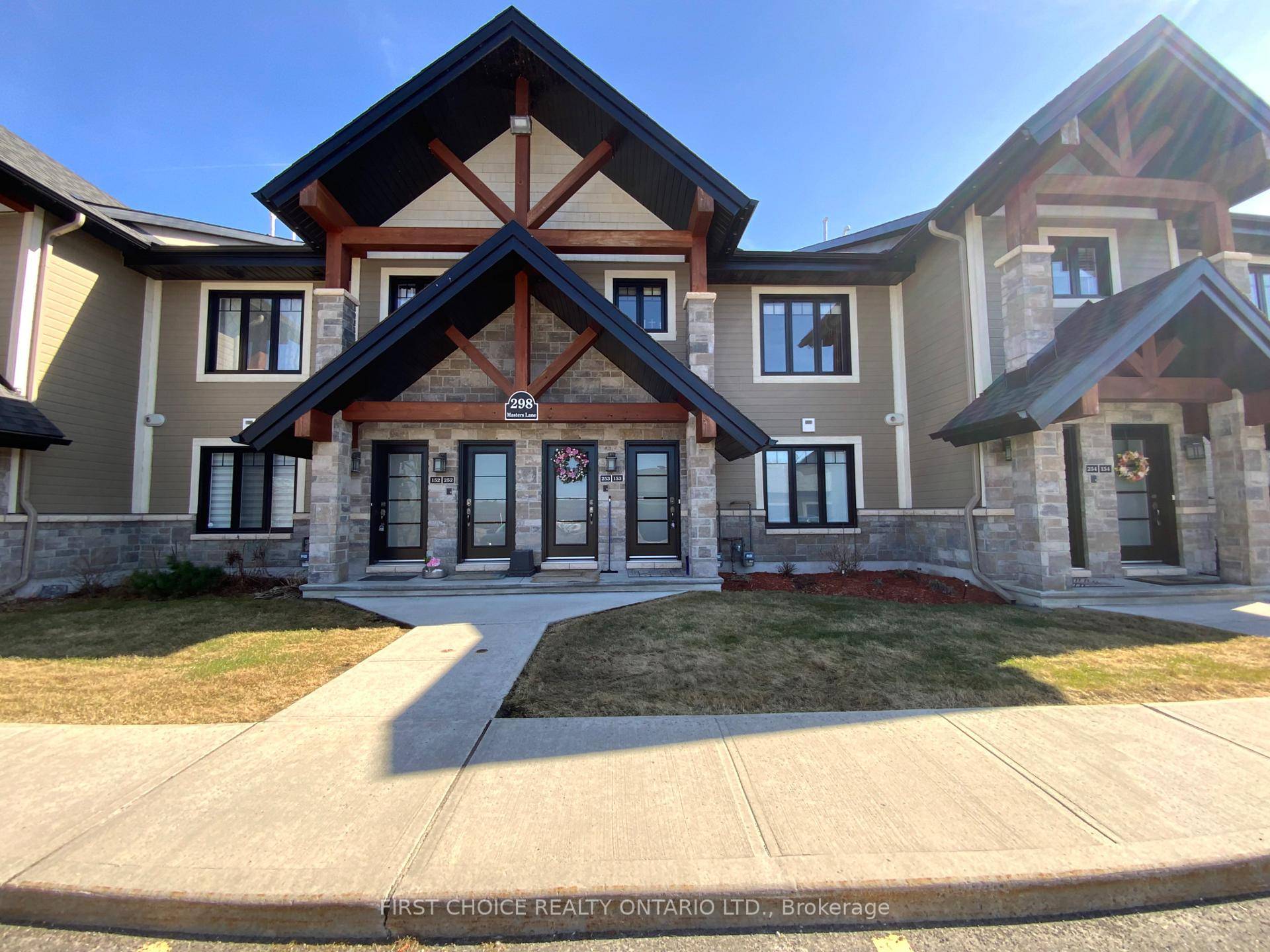 PRICED TO SELL ! ! This Bungalow style condo, with rare detached GARAGE plus one additional parking, backs onto the prestigious Rockland Golf course, can be yours NOW !