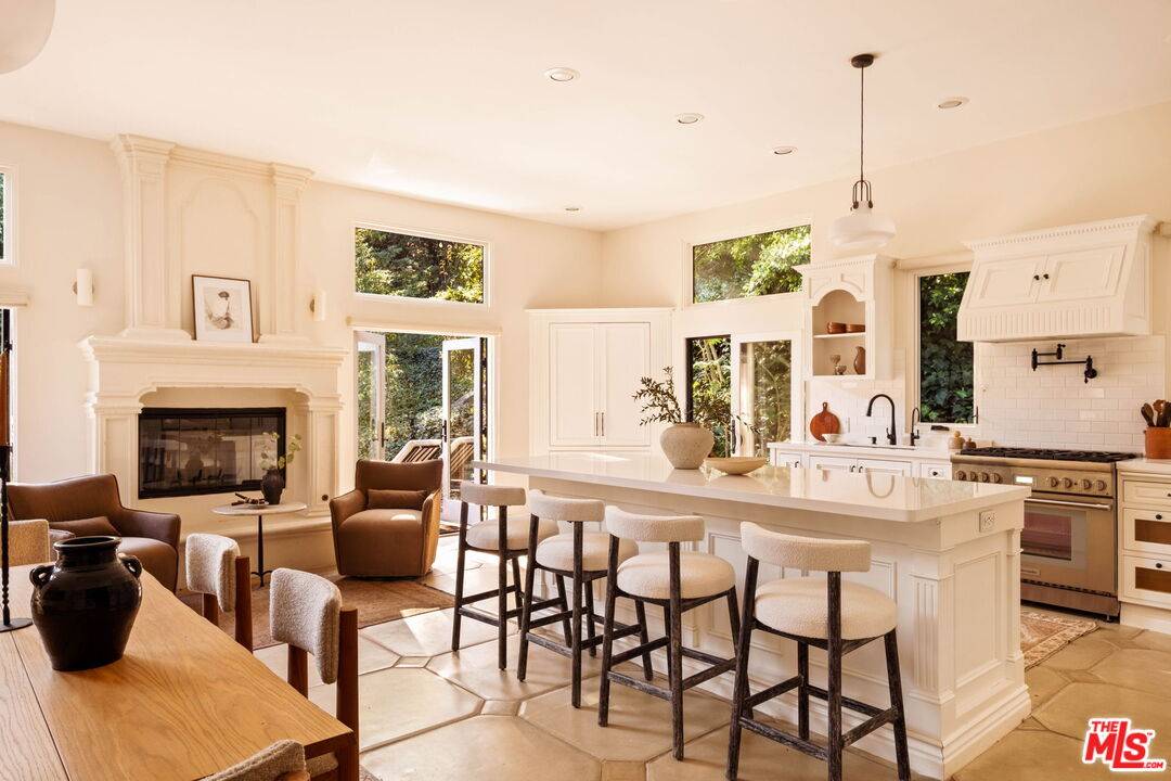 7750 Woodrow Wilson Dr 2BR Hollywood Hills East La