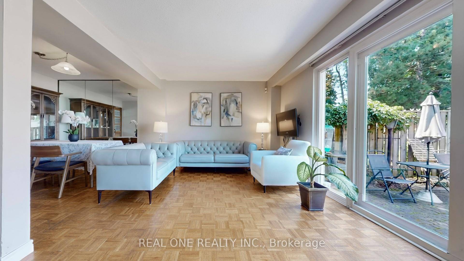 Lovely Bright amp ; Spacious Townhouse In Prime Agincourt Neighbourhood.