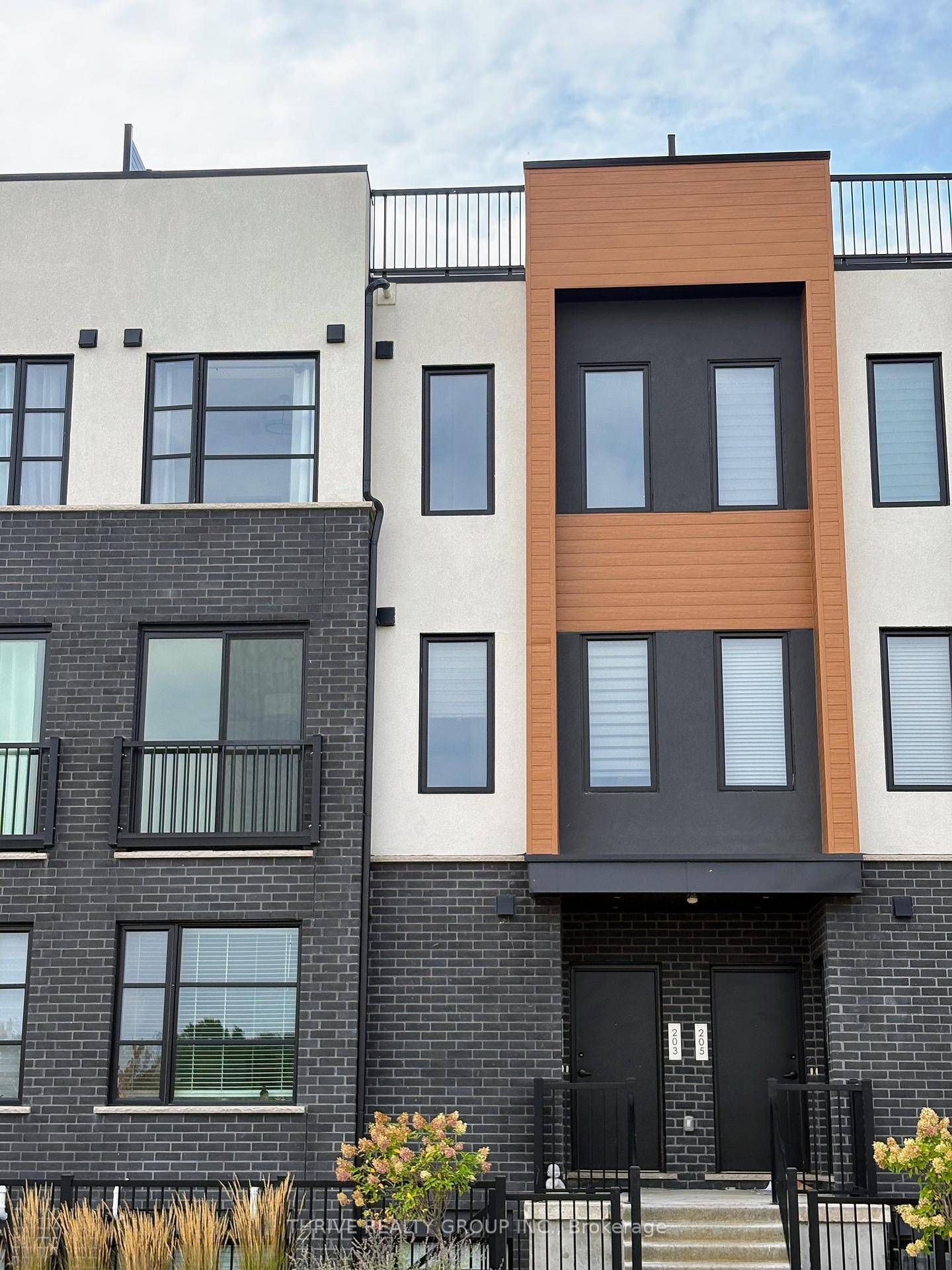 Welcome to the Monte Carlo floorplan in this Modern 2 Bedroom townhouse in desirable South London Lambeth with easy access to HWY 401 amp ; 402.