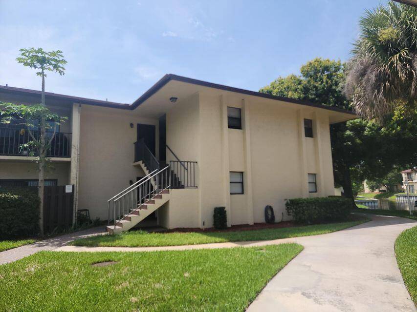 1 1 Condo, located in a desirable gated community, close to schools, shopping, hospital, college, and local beaches.