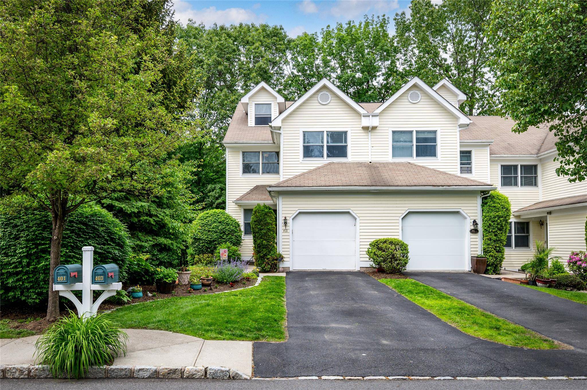 Welcome to this inviting end unit townhome in the coveted Scarborough Glen community, offering a harmonious blend of space, style, and convenience.