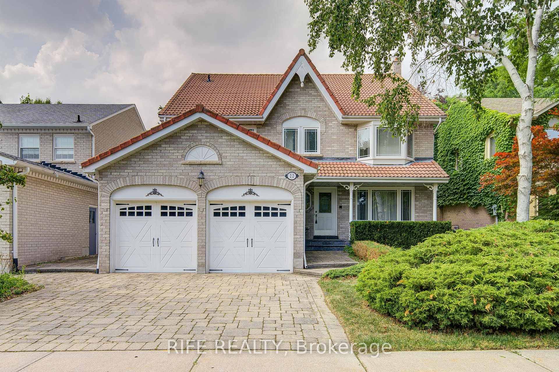 Spectacular 4Bdrm Henry Summerfeldt Model Is Just Steps To Historic Main St.