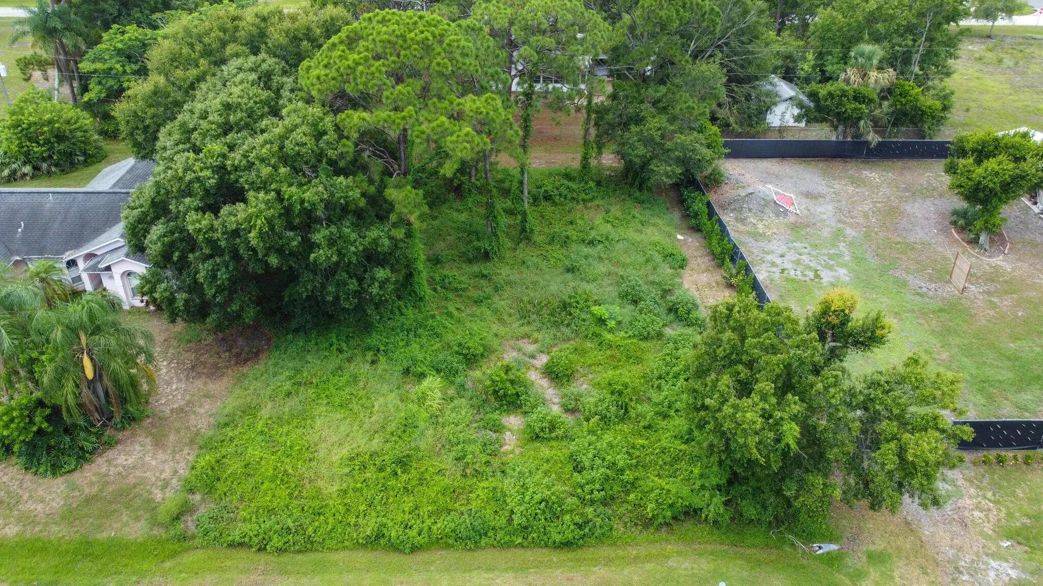 Welcome to a fantastic opportunity to own a spacious vacant lot spanning 11, 790 square feet in the desirable Lakewood Park community !