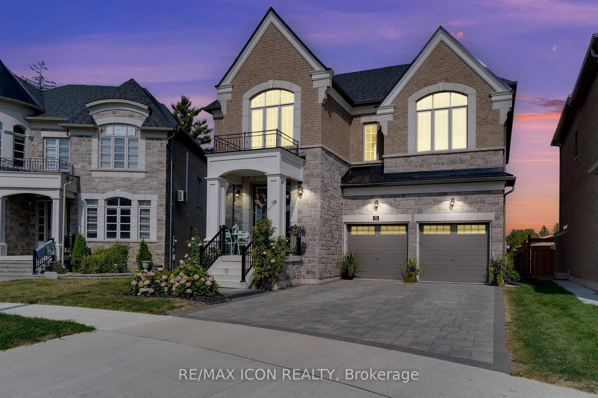 904 Forest Creek Court is a beautifully designed four bedroom, four bathroom home located on a quiet court in Kitchener's sought after Doon South neighborhood.