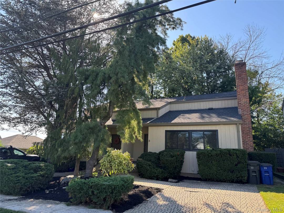 NEWLY RENOVATED DUPLEX WITH QUALITY AOOINTMENTS !