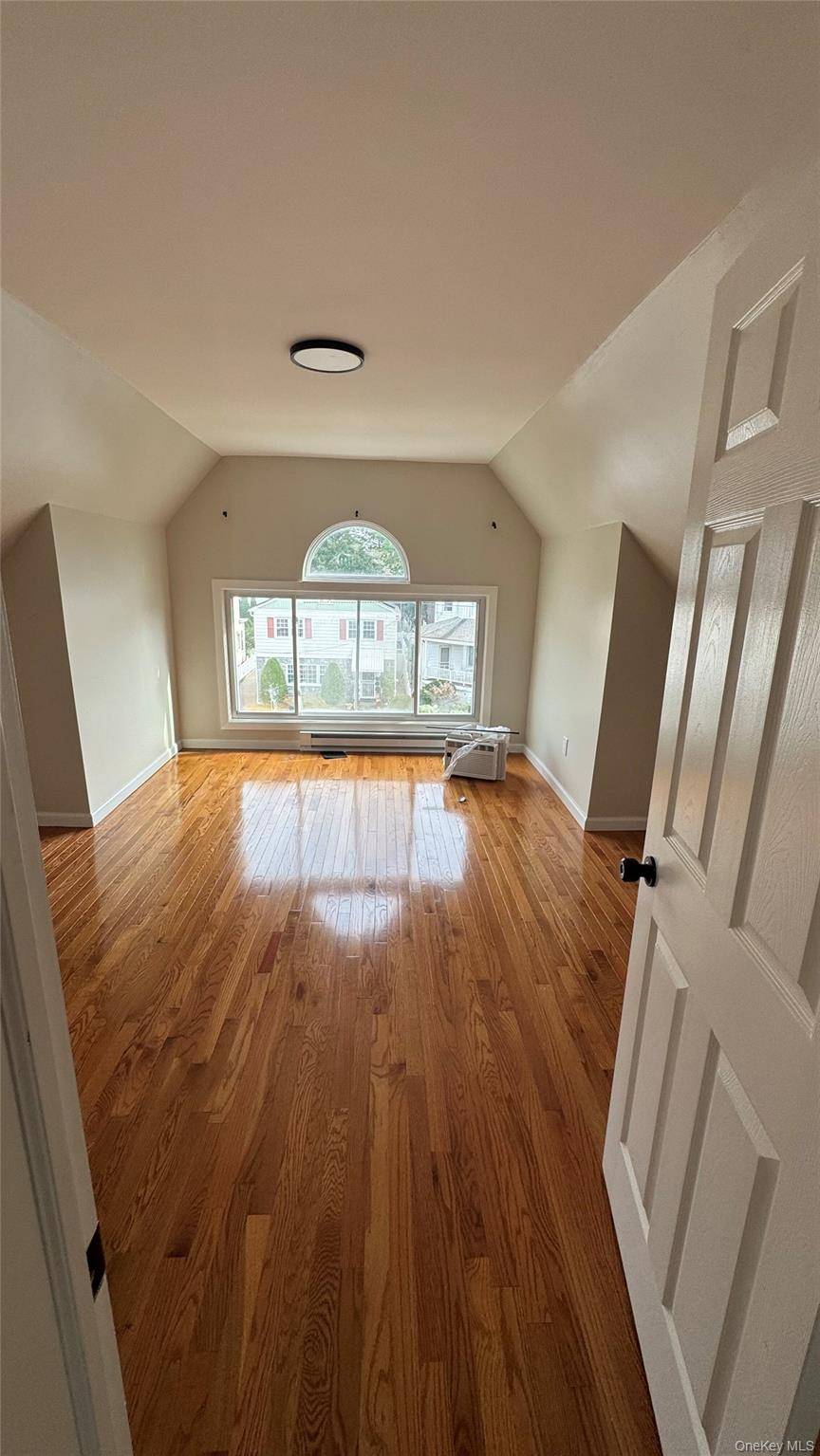 Newly Renovated 4 Bedroom Duplex for Rent in Prime Mount Vernon Welcome to this incredibly spacious and sun filled 4 bedroom, 2 full bathroom unit, occupying the upper two levels ...
